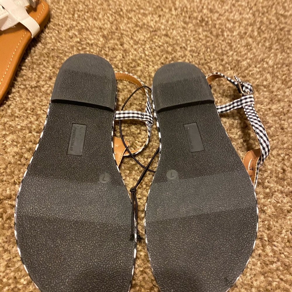 Maurices sandals - Picture 2 of 2